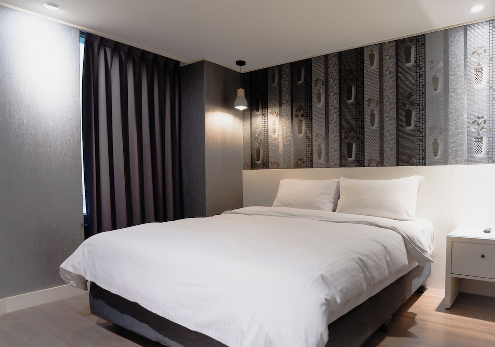 ElEnce Hotel