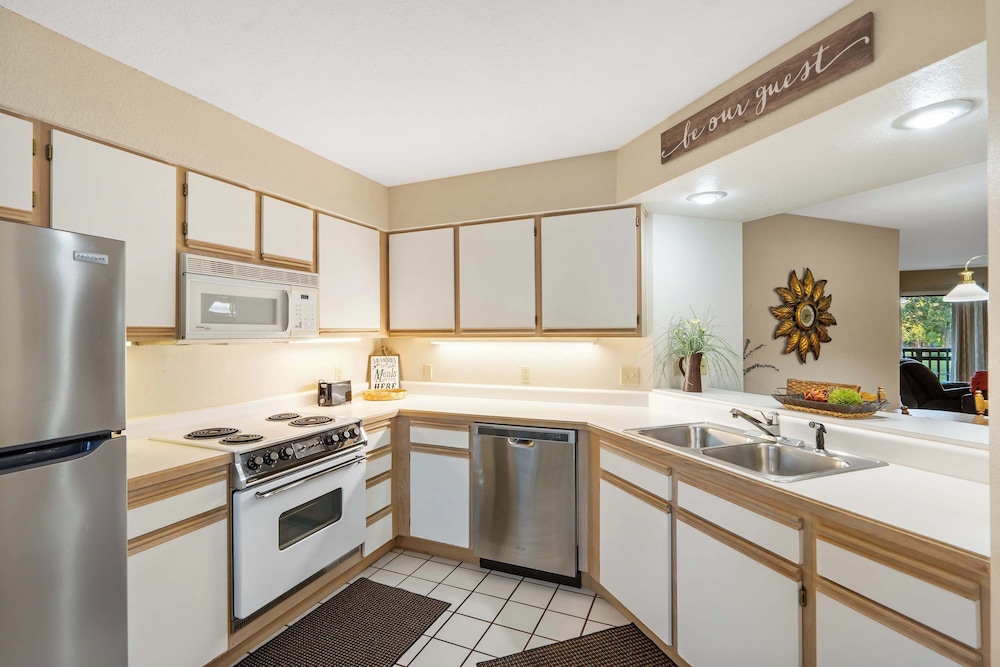 Fairway Retreat for 6 – Walk-in and Pet Friendly
