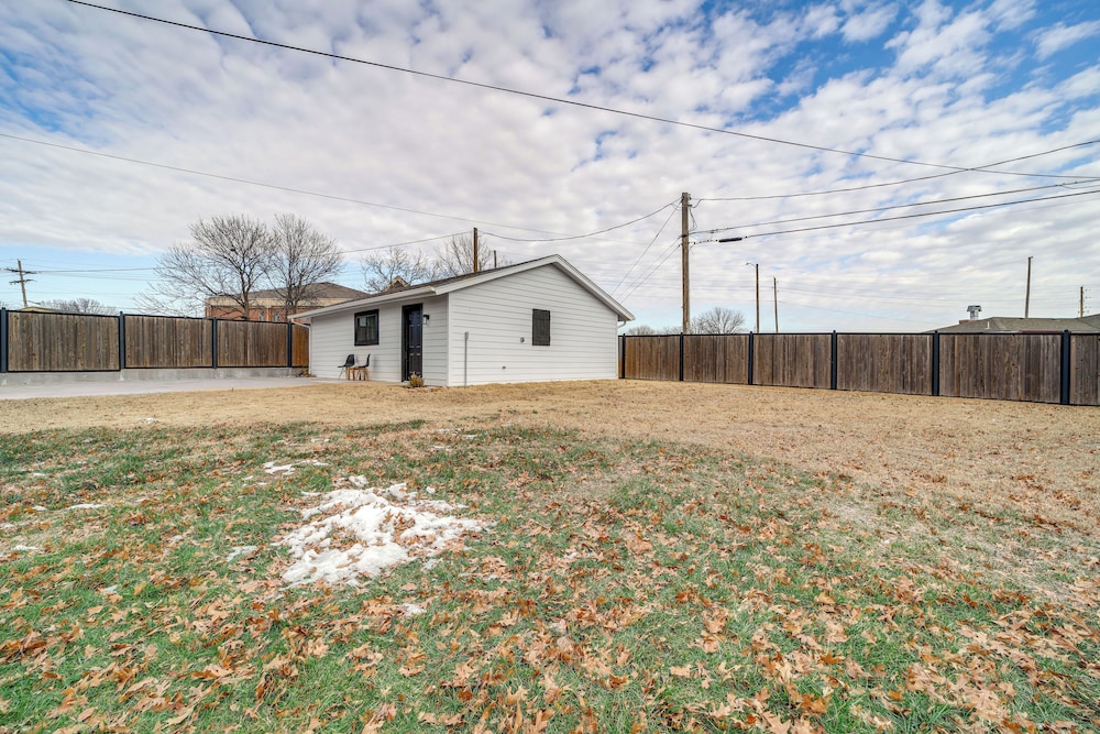 Central & Modern Studio w/ Workspace in Owasso!