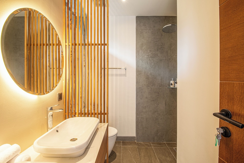 Elegant 5BR Canggu Villa 400m to Pristine Beach