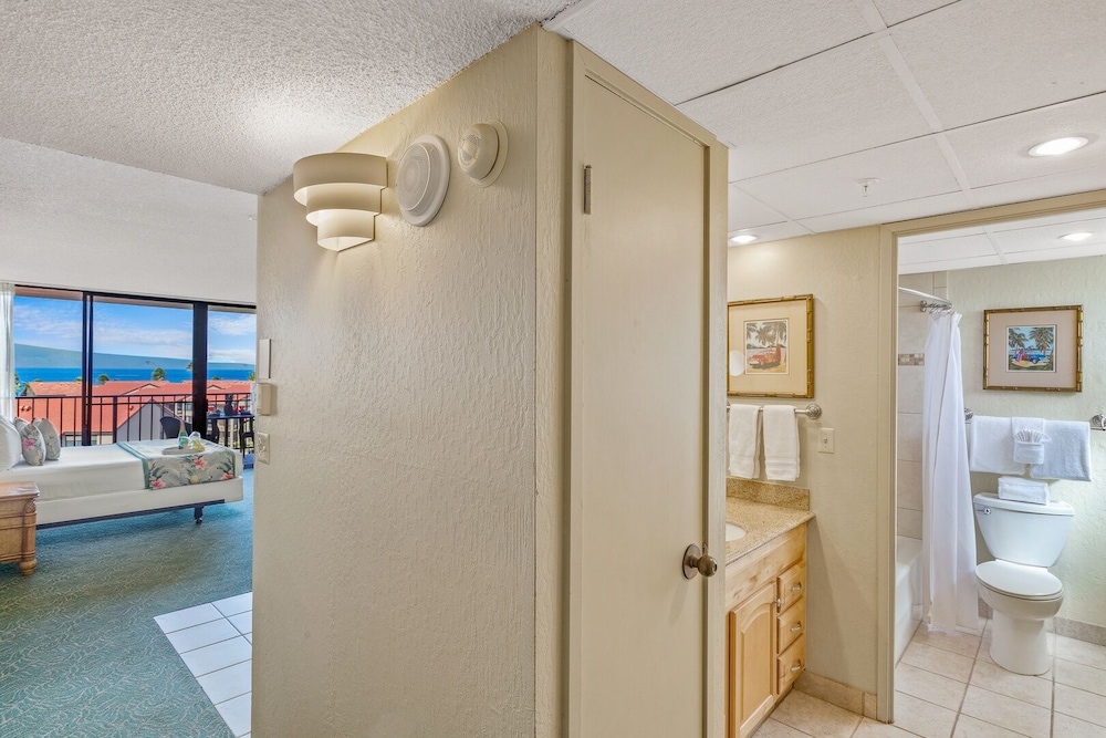 Kaanapali Shores Studio 742 Studio Bedroom Condo by RedAwning
