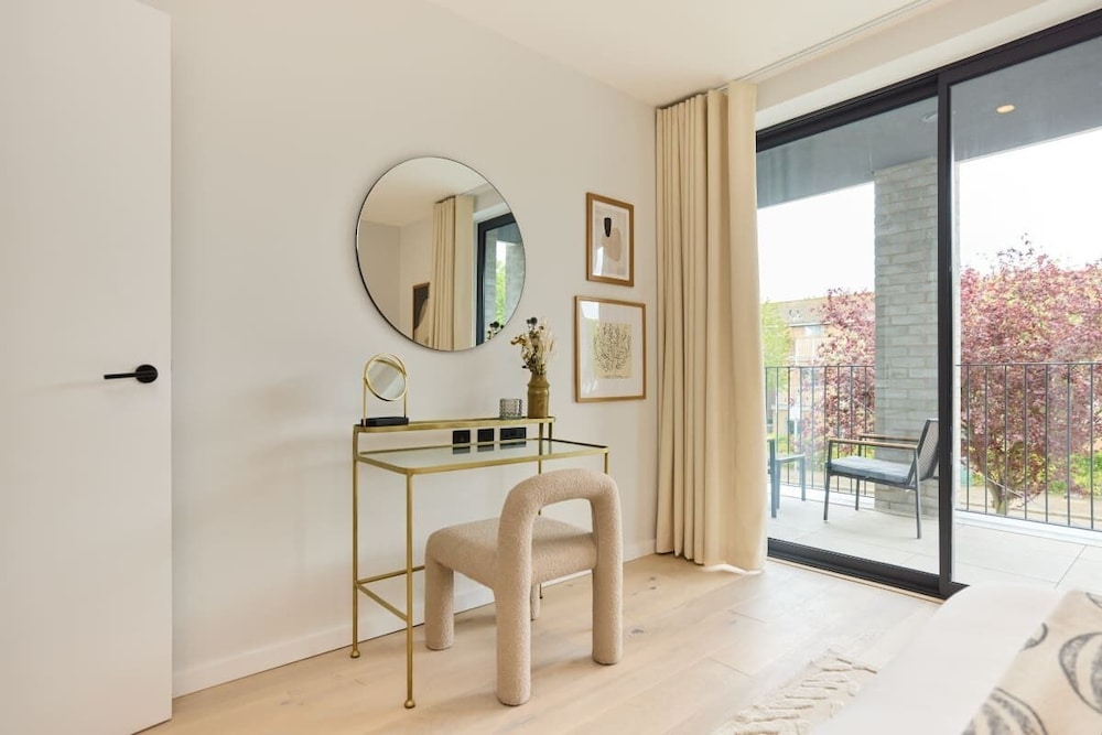 The Brondesbury Escape - Cosy 1bdr Flat With Balcony + Parking