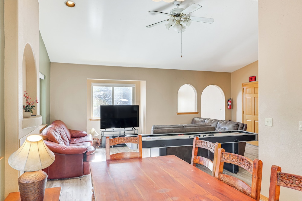 7 Mi to Beach: Home w/ Hot Tub in South Lake Tahoe