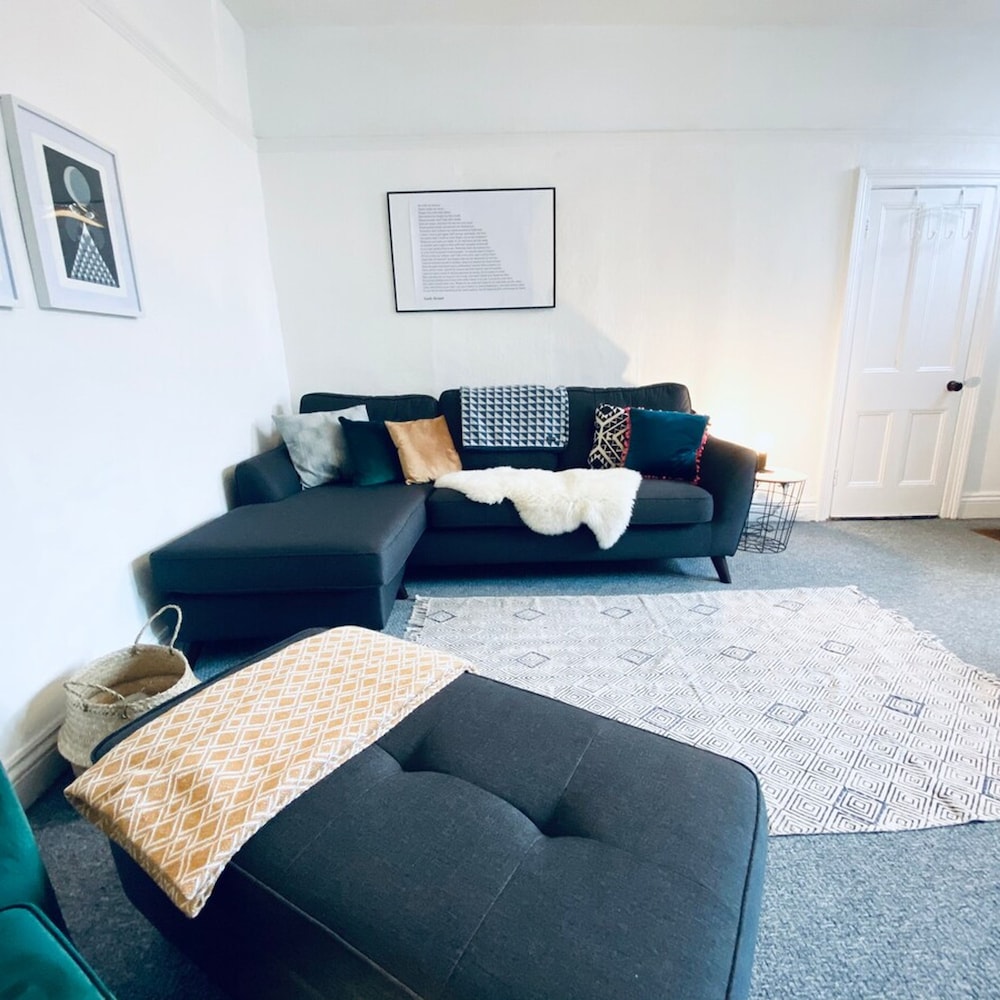 b Hill Cottage Haworth view 4
