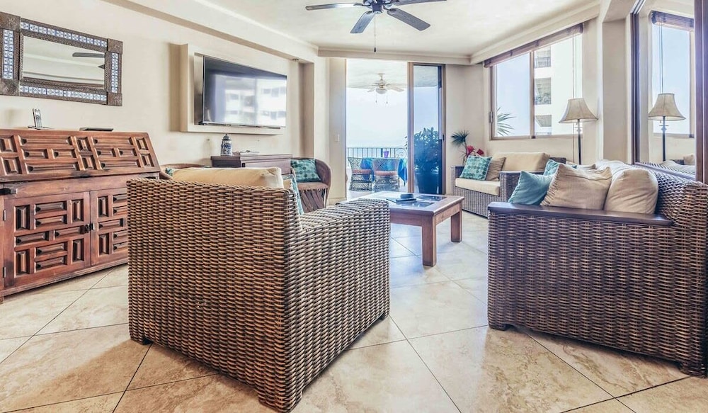 Ocean View 2Br Condo-balcony-beach-pool - 805