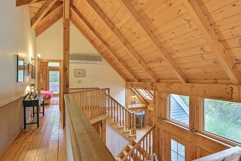 20-acre Hamptons Nature Escape w/ Hot Tub & Pool