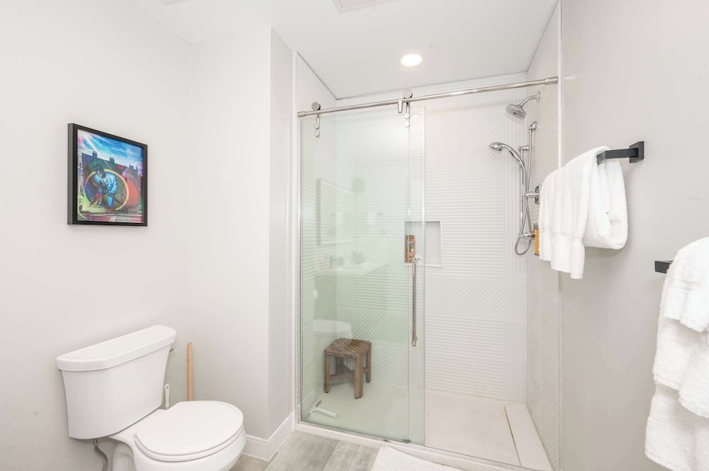 The 333 Suites 303 Suite for 6