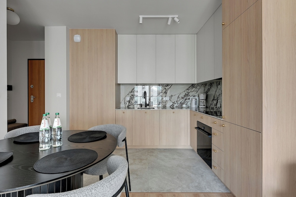 Horizon 63 Superior by Grand Apartments