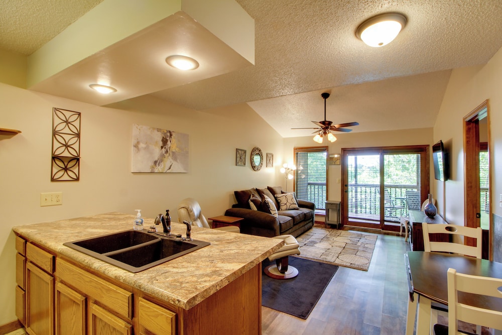 Branson Vacations - Family-friendly Condo: 1 Mi to Silver Dollar City! - Property Image 1