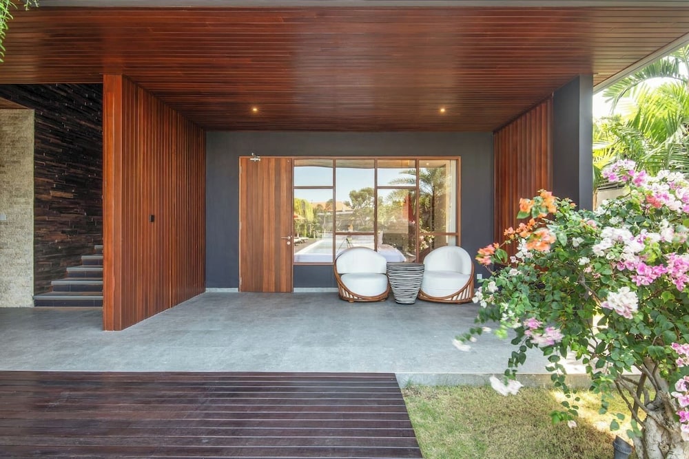 Exquisite 5BR Villa: Premier Luxury in Seminyak
