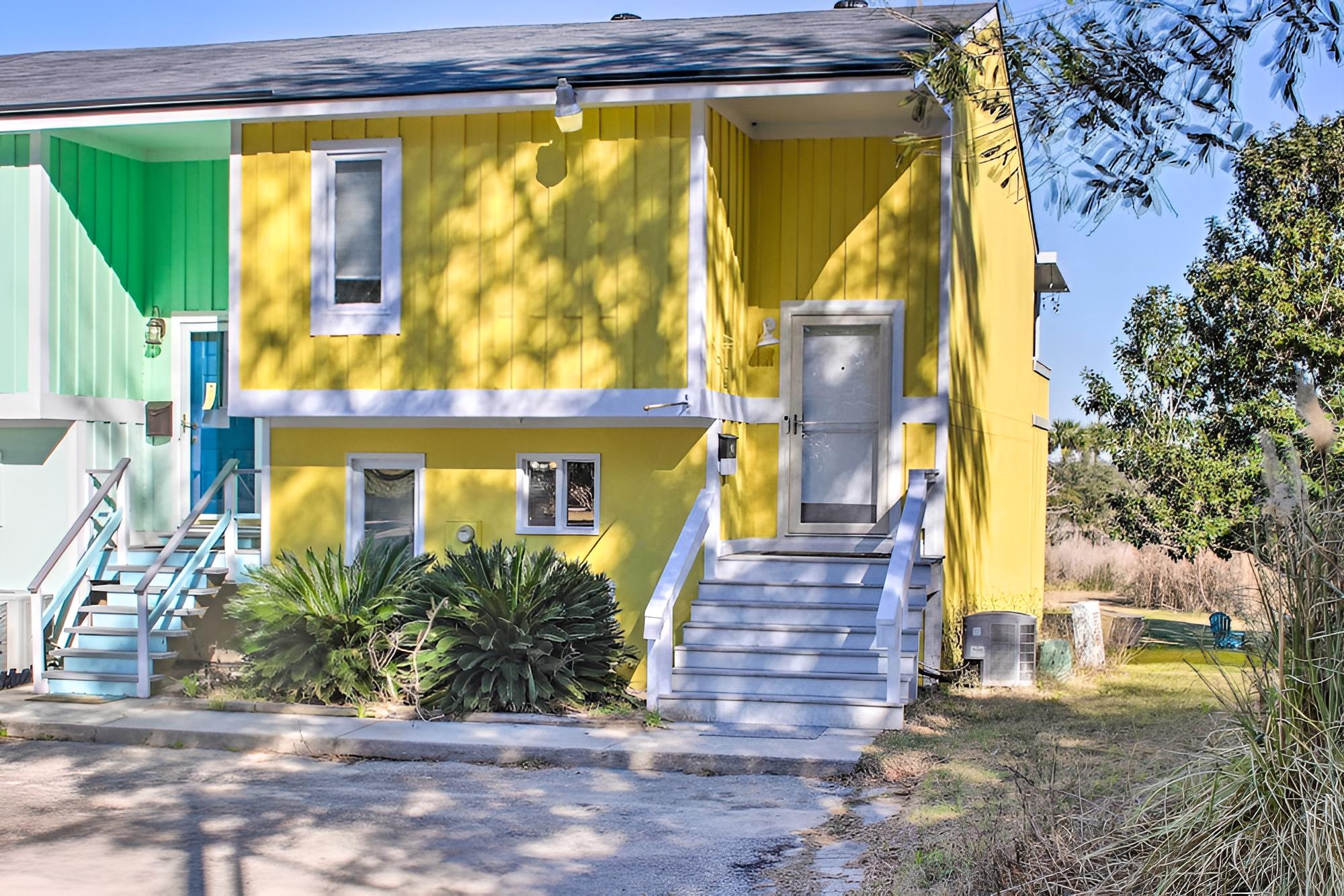 Savannah Townhome w/ Deck - 15 Mi to Beach! view 3