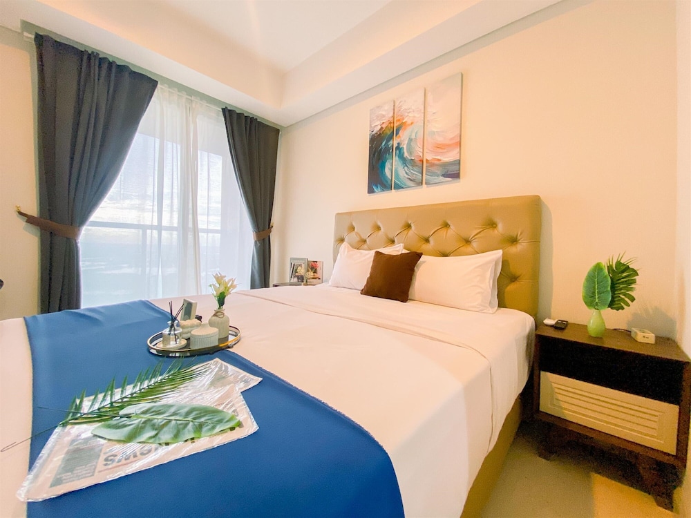 Best View and Comfy Studio at Gold Coast Apartment