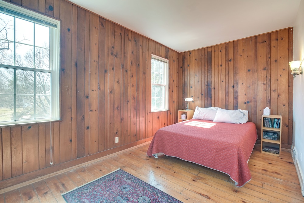 Spacious & Updated Farmhouse in Yellow Springs