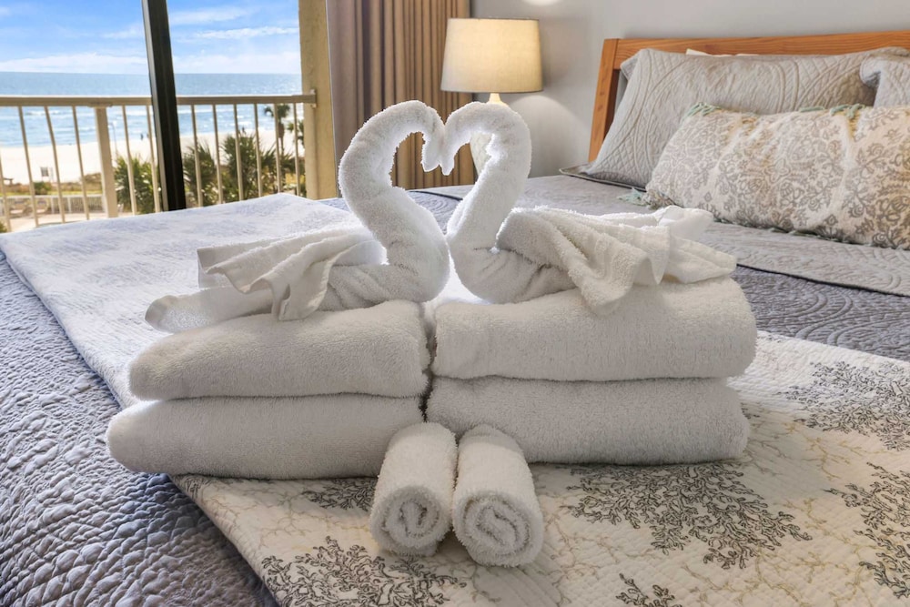 Seaside Beach 5417- Two Bedrooms Waterfront Condo With Pool Sauna Amazing Ocean View Balcony