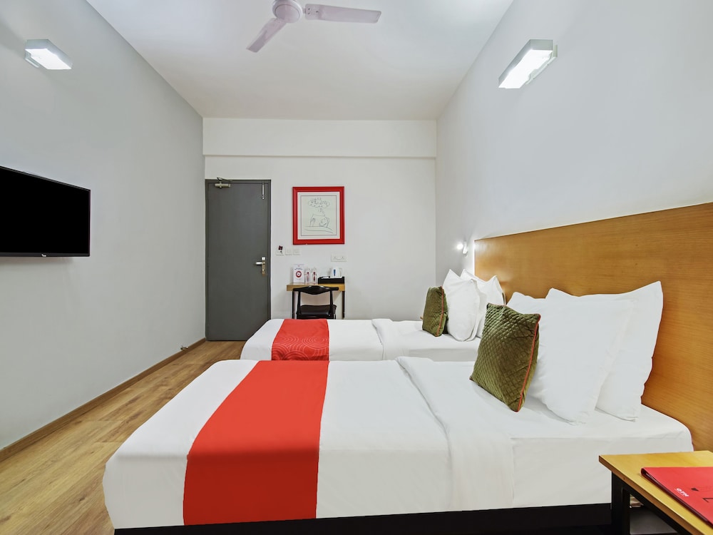 OYO Townhouse 030 Ashram Road Ahmedabad