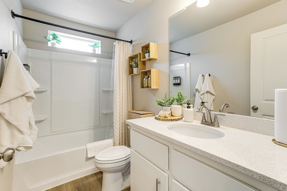 13 Mi to Dtwn Denver: Spacious Home w/ Balcony!