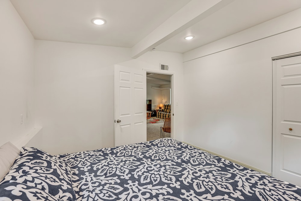 Pet-friendly Retreat: Over 3 Acres in Baldwin!