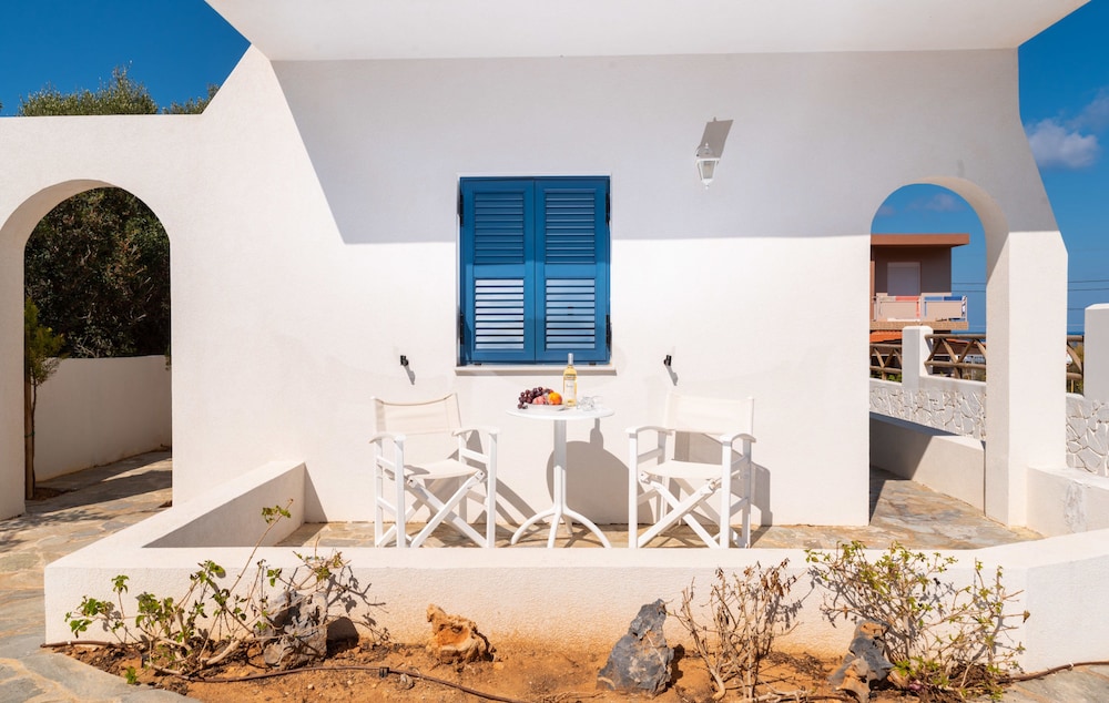 Okirroi Villas