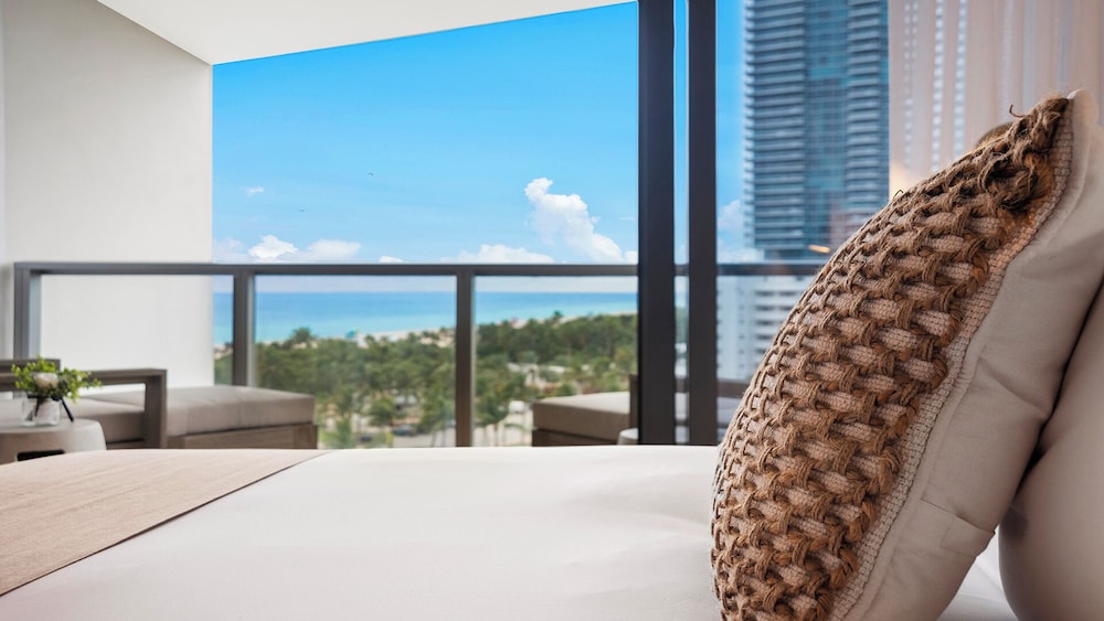 Luxury Vacation Rentals in South Beach by LRMB