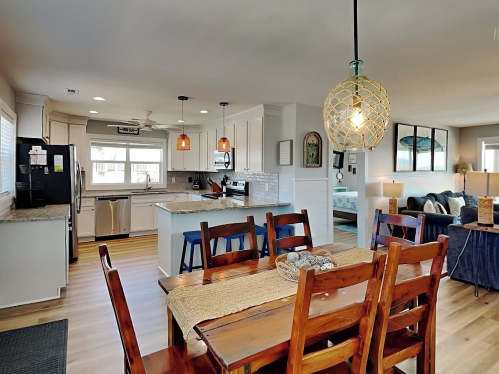 Sea Paradise Cottage by Topsail Realty