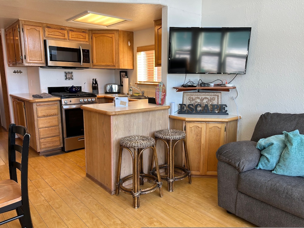 Ocean Front Cabin 11 w Jacuzzi Superb Views