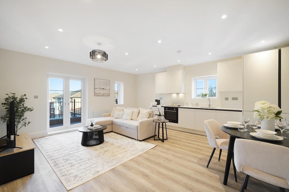 105B Beechwood Grove Flat