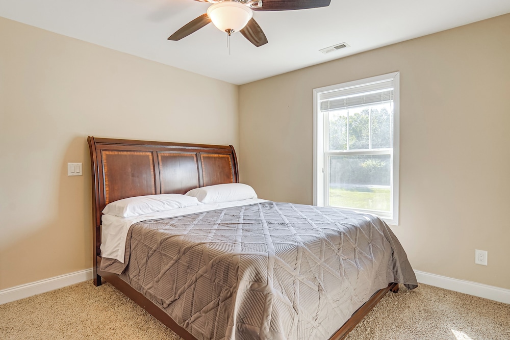 18 Mi to Pinehurst: Quiet + Spacious Family Home!