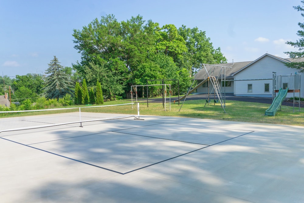 Lake Mary View: Pickleball Paradise Penthouse Unit