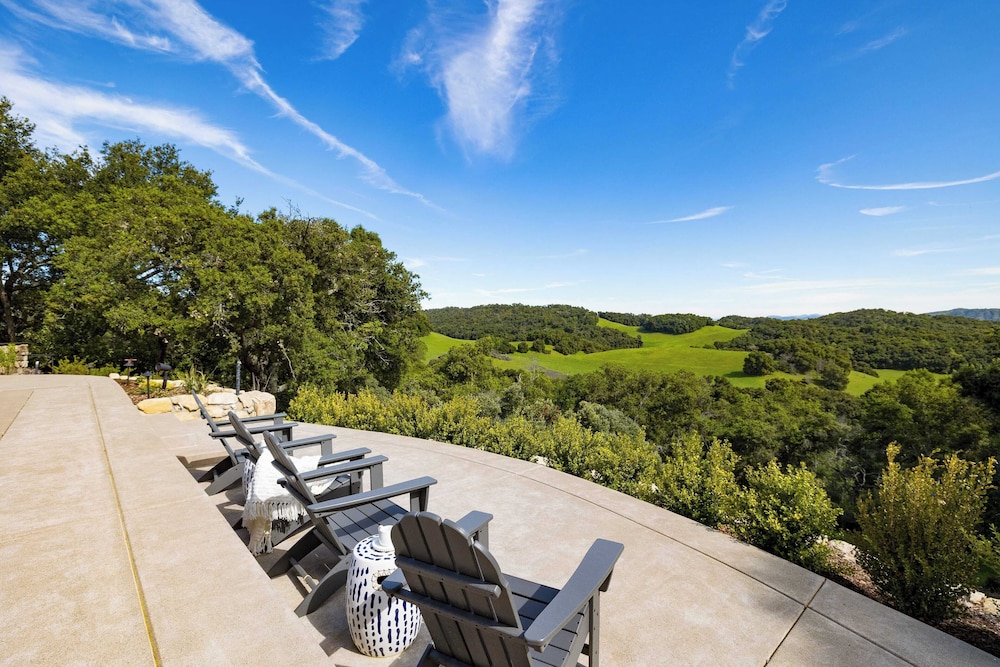 Rancho Robles by Avantstay Vineyard Villa w/ Views, Pool & Privacy