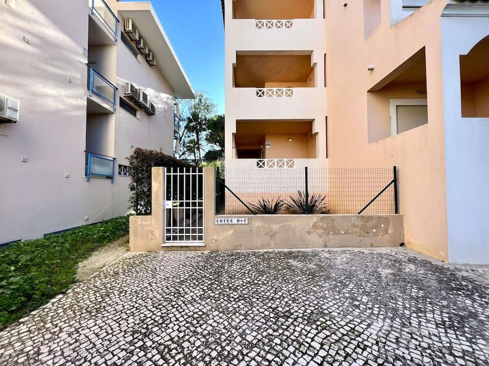Vilamoura Elegant With Pool by Homing