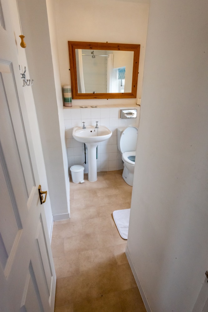 Hartlepool Vacations - Aarondale Guest House - Property Image 3