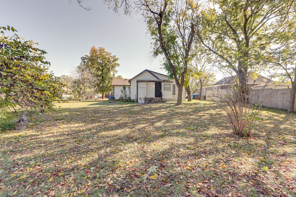 Chic Joplin Cottage w/ Patio < 3 Mi to Town!