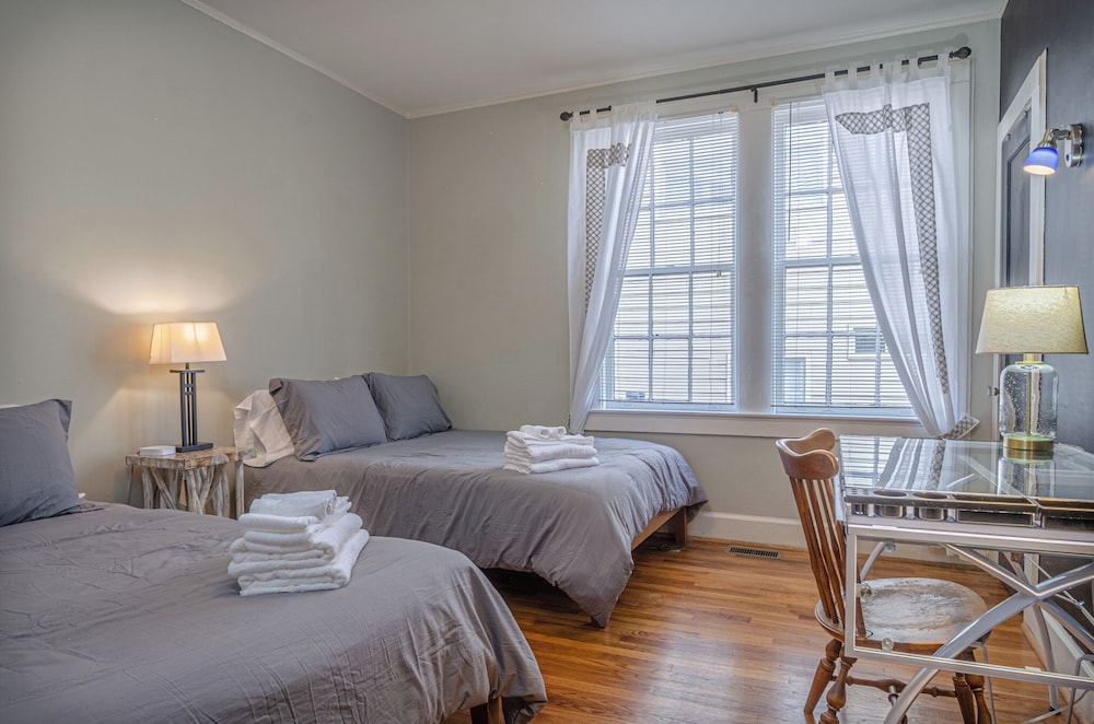 Spacious 3BR Midtown Home - Grad Family
