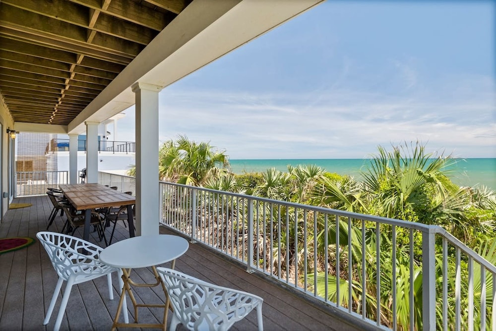 Beach House Mansion- Private Beach Walk Over