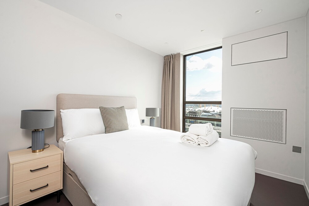 Stylish Three-bedroom Apartment in Poplar
