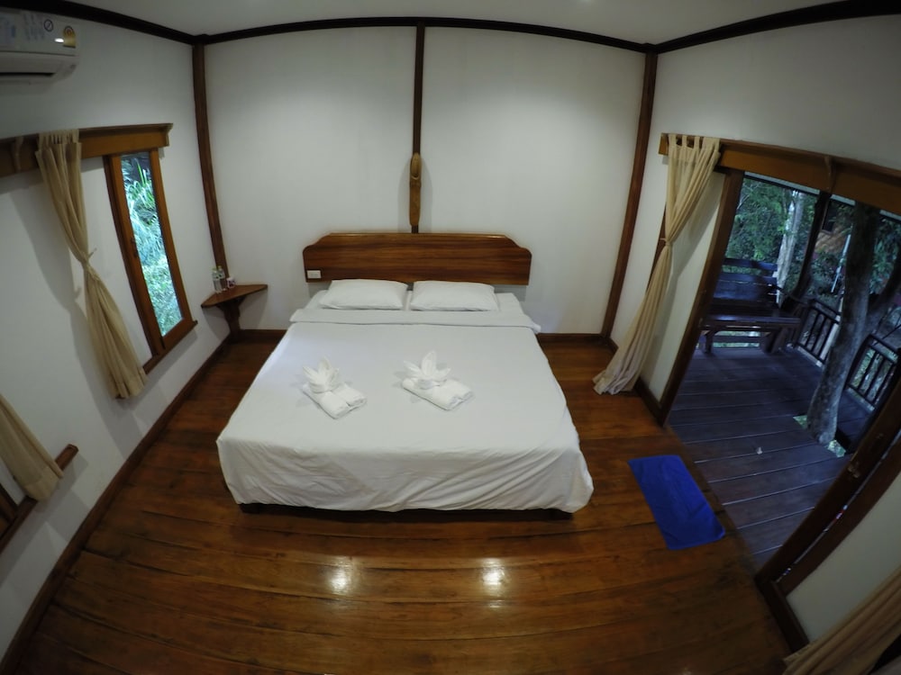 Baan Khao Sok Resort