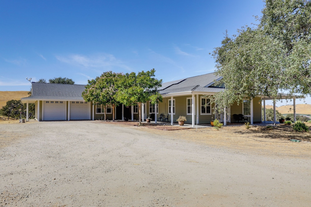 Paso Robles Gem w/ On-site Vineyard: Pets Welcome! view 5