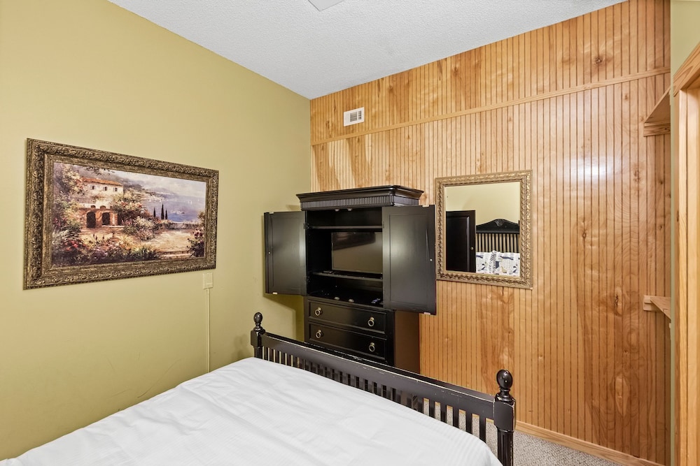 Lakeside Lodge by Avantstay Hot Tub Dock