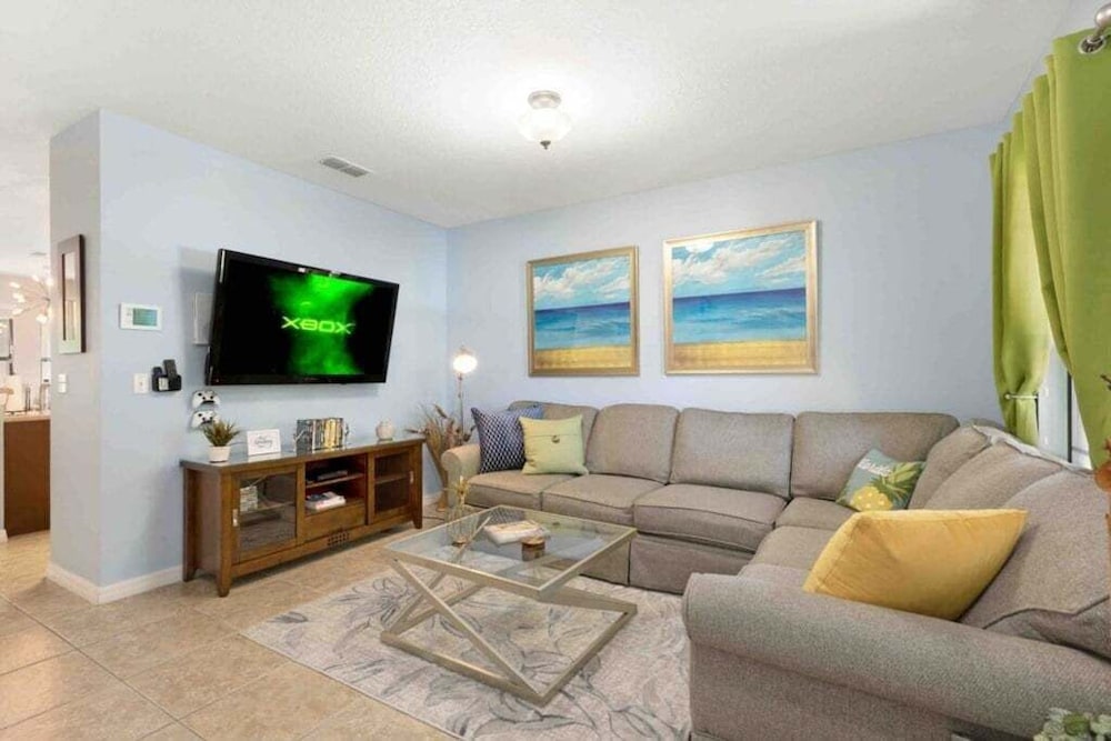 Luxury 4br Retreat W/ Pool, Game Room Near Disney 4 Bedroom Villa