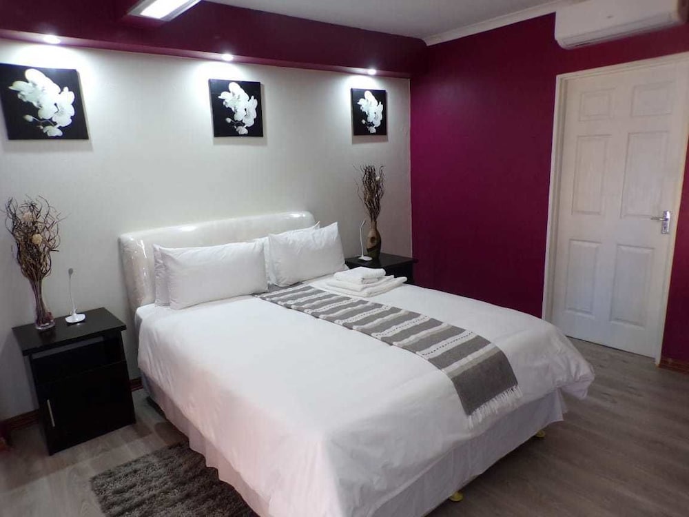 Joy Guesthouse Mabote view 5