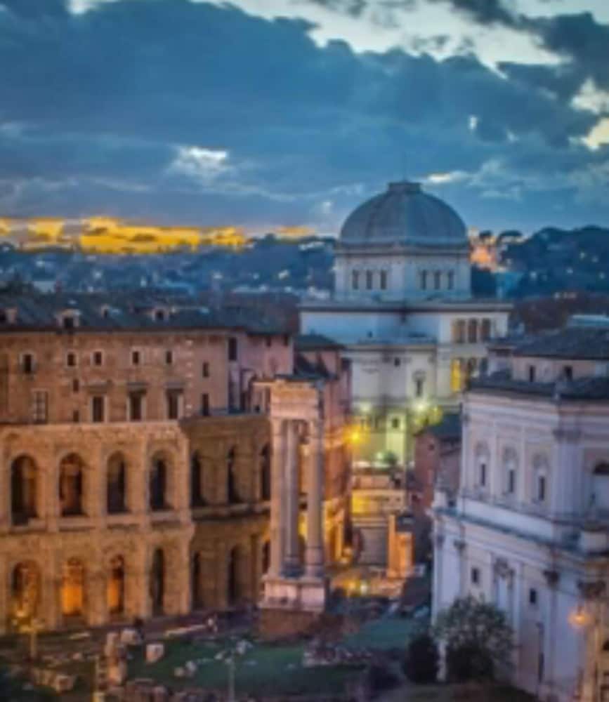 Hold Rome