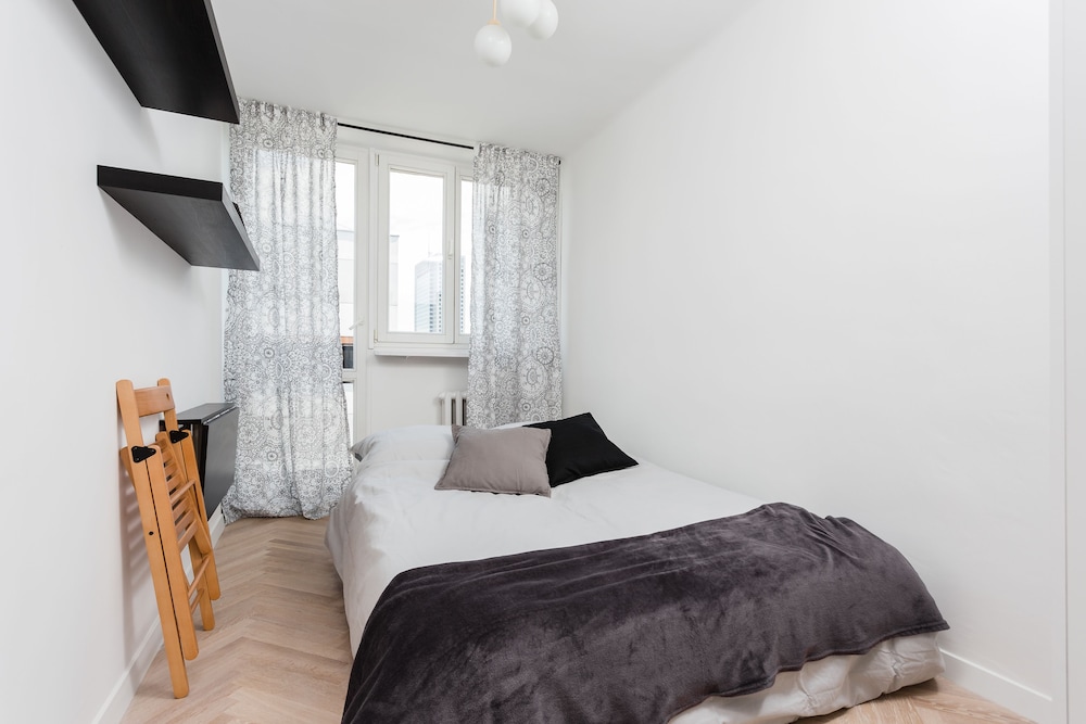 UNIT Short Rent Apartment by Warsaw Metro Station
