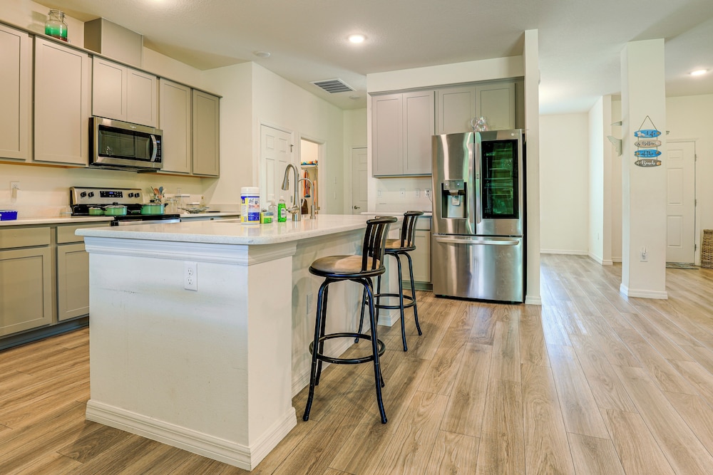 Spacious Home Near Dtwn Psl: Travel Nurses Welcome