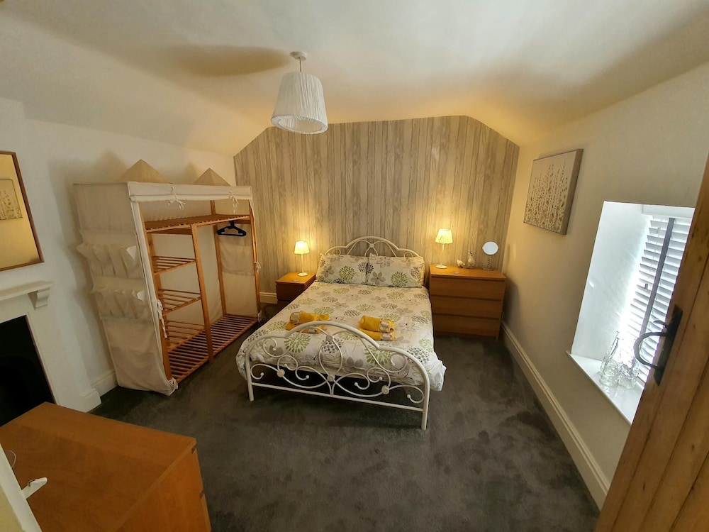 Charming 5-bed Cottage in Old Sodbury Bristol view 5
