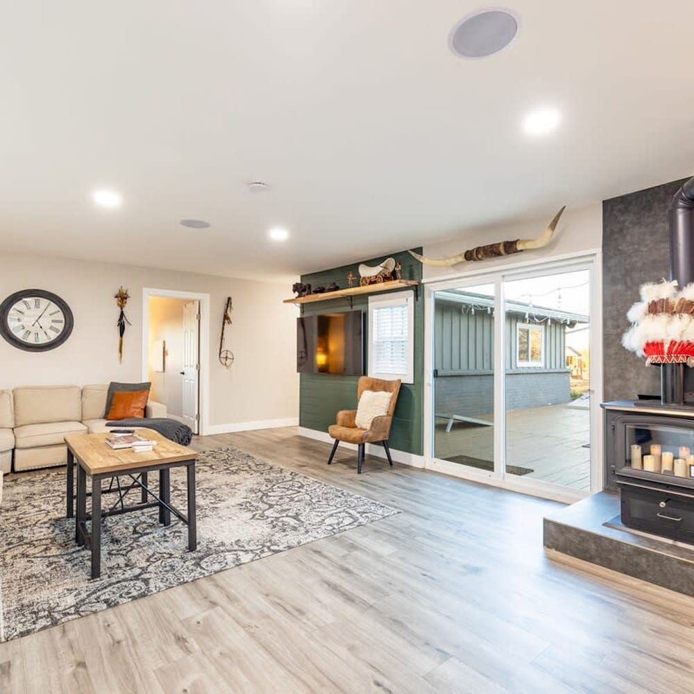 Spacious 4BR Home Near Grand Canyon Sleeps 10