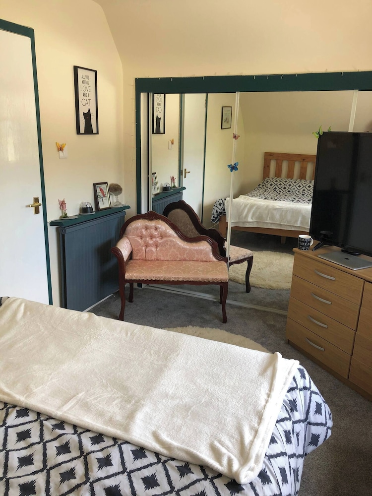 Limegrove Comfortable Three Bedroom House