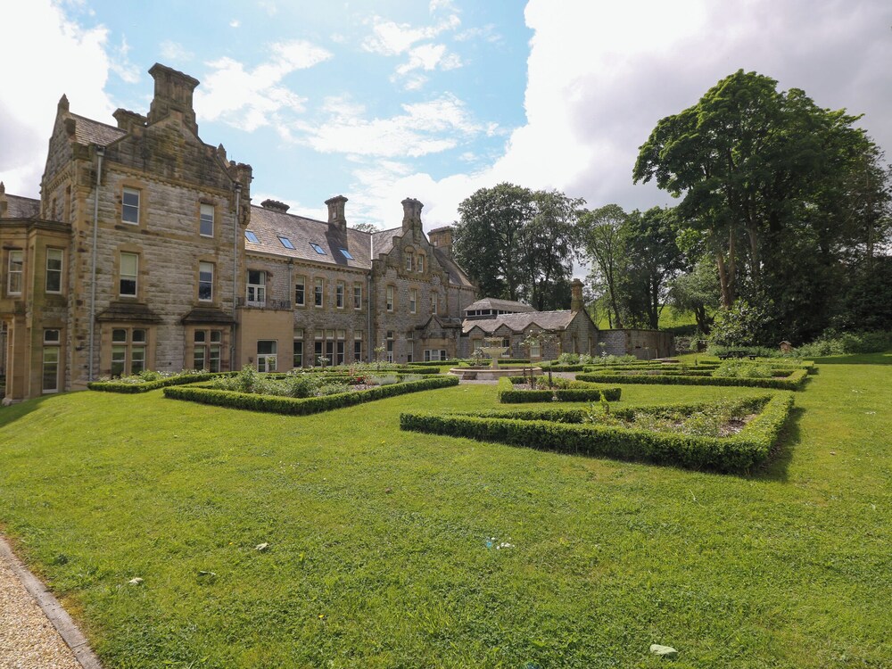 The Arthur Suite Stone Cross Mansion