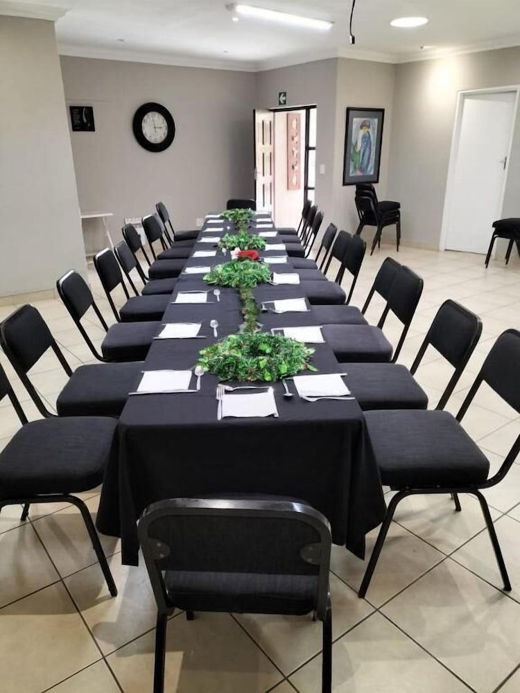 Oaklands inn and Conference centre