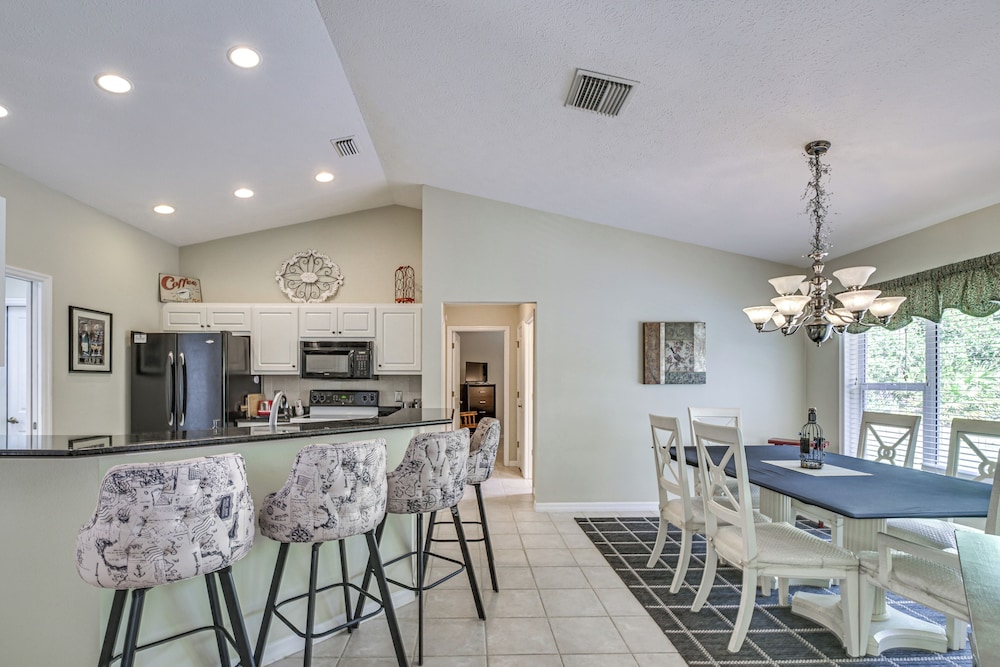 Dog-friendly Home, Lake Henderson Across Street!