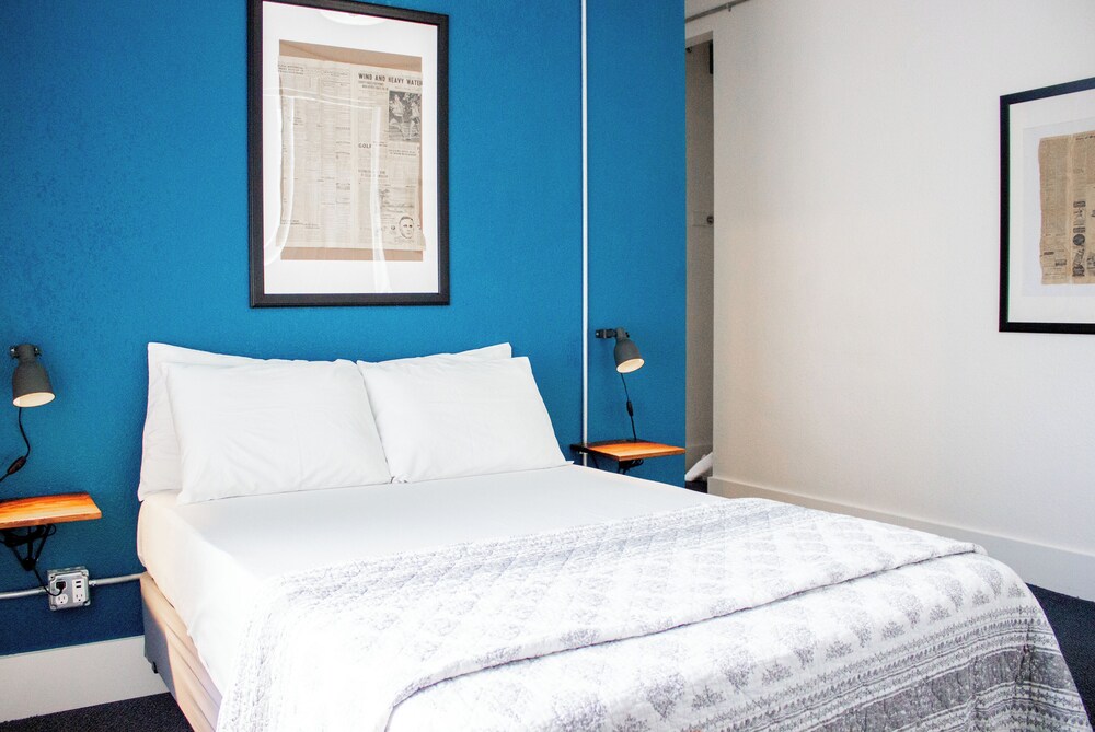 11th Avenue Hostel